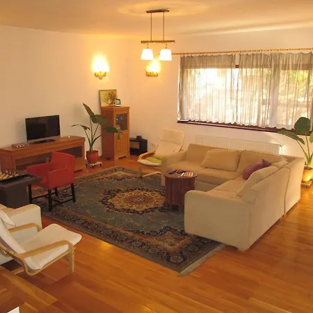 Swallows' Villa Bucureşti